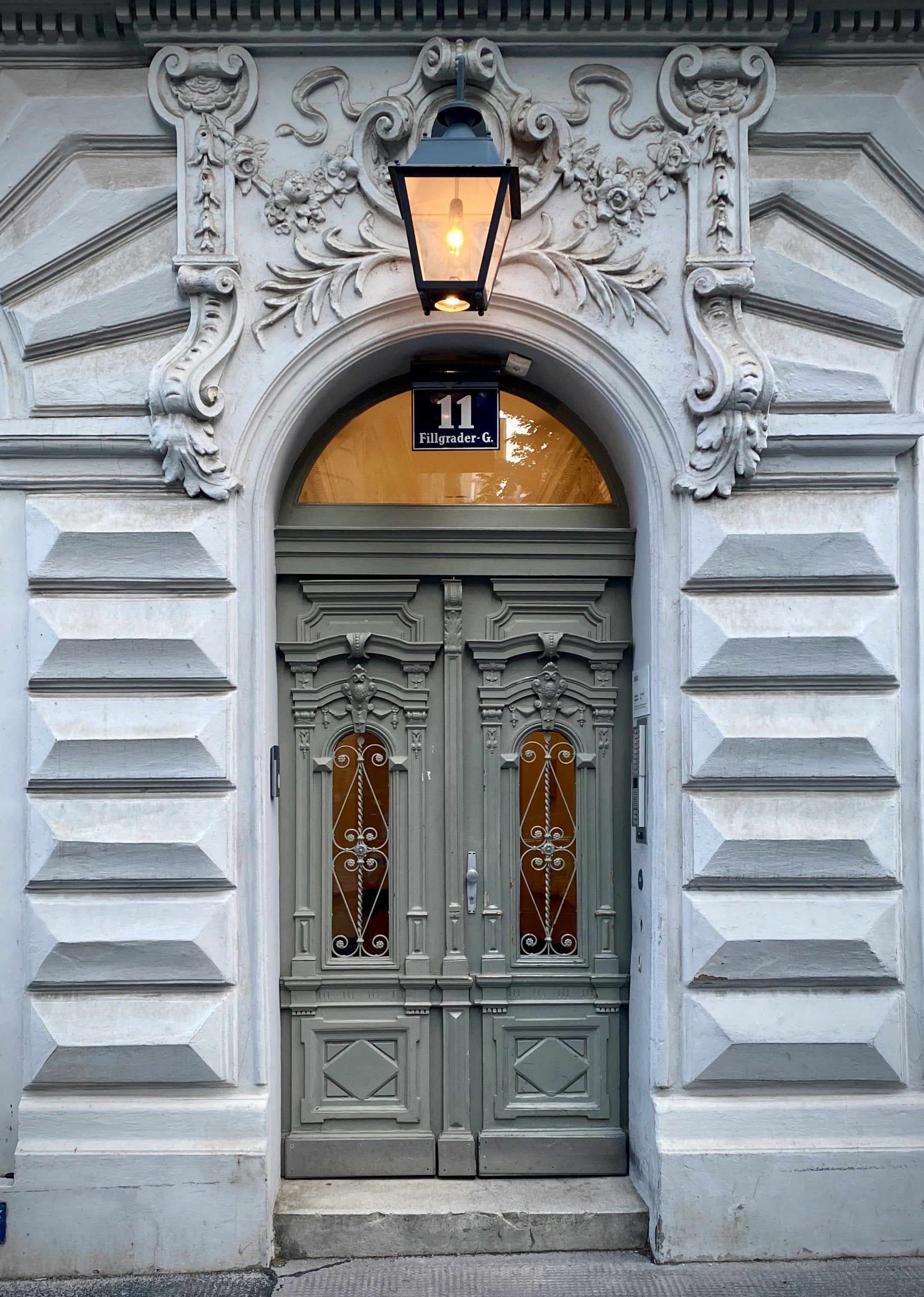 Altbau-Portal in Wien